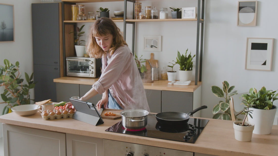 Woman Cooking - House Flexa